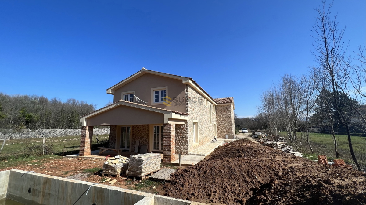 Isola di Krk, Vrbnik, nuova casa bifamiliare con piscina in una bella posizione tranquilla!