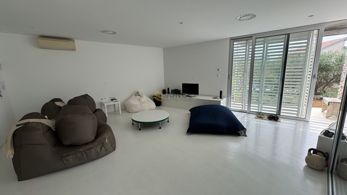 Città di Krk appartamento al piano terra di 91m2 con giardino privato e vista mare!