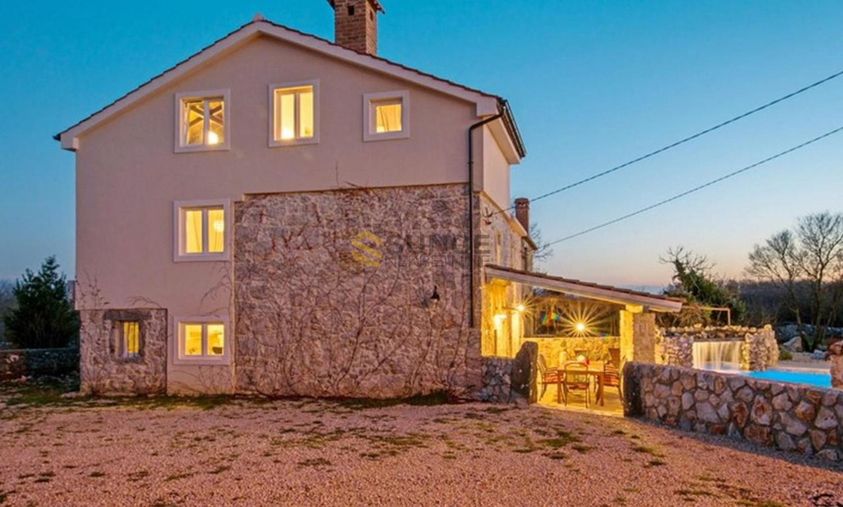 L&apos;isola di Krk, una vecchia casa in pietra splendidamente decorata con piscina!