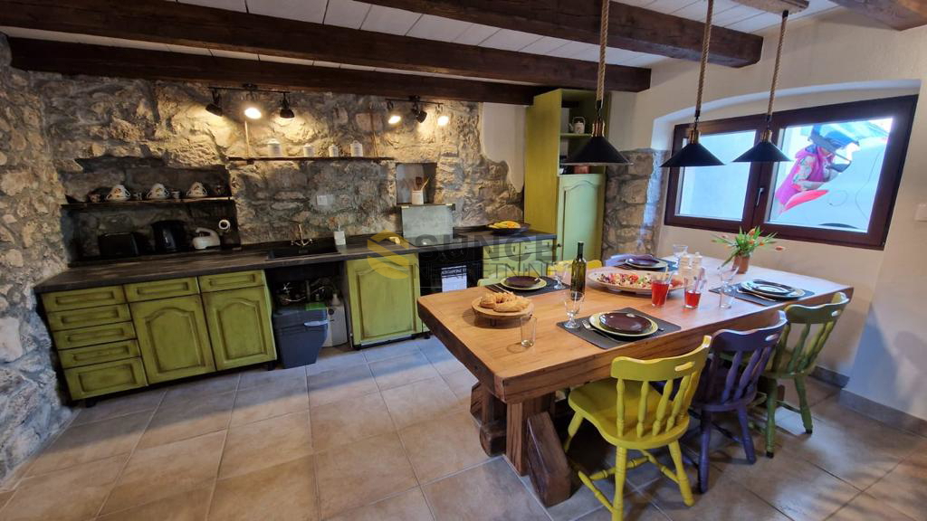 L&apos;ISOLA DI KRK, una casa in pietra splendidamente decorata con terrazza sul tetto e vista sul mare!