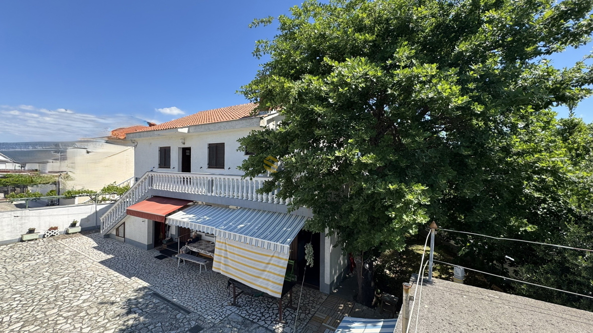 Šilo casa indipendente con quattro appartamenti!