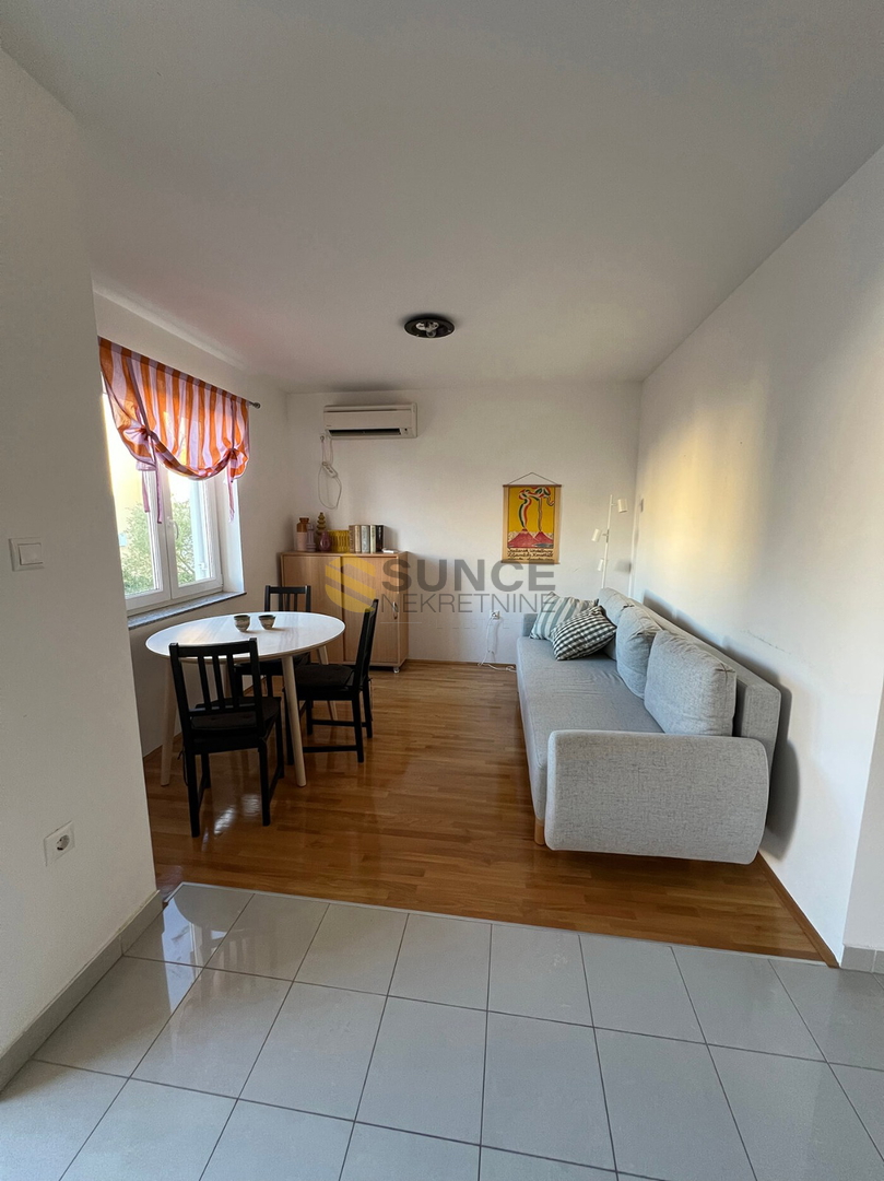 Malinska appartamento di 54 m2 a soli 200 m dal mare!