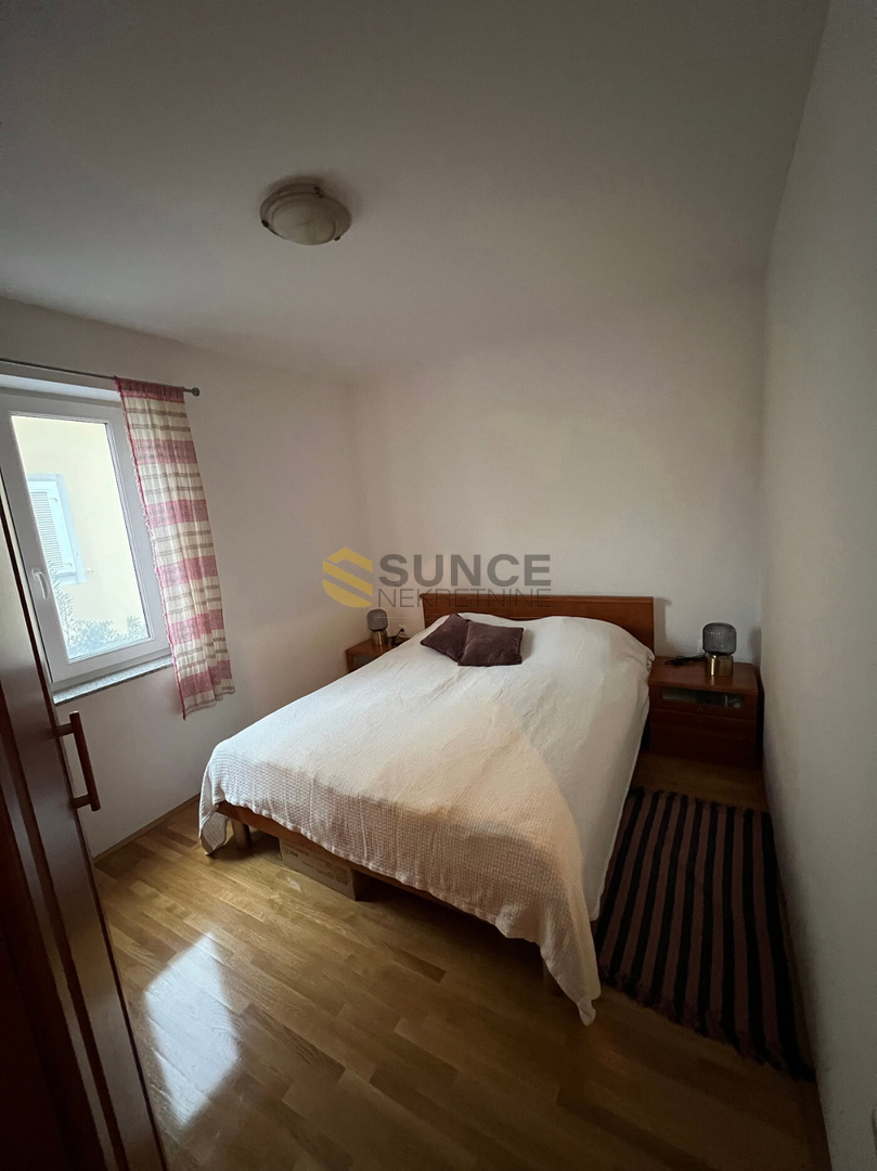 Malinska appartamento di 54 m2 a soli 200 m dal mare!