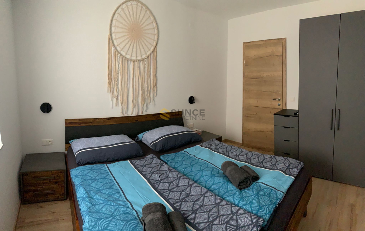 Città di Krk, appartamento recentemente ristrutturato e arredato in centro con vista!