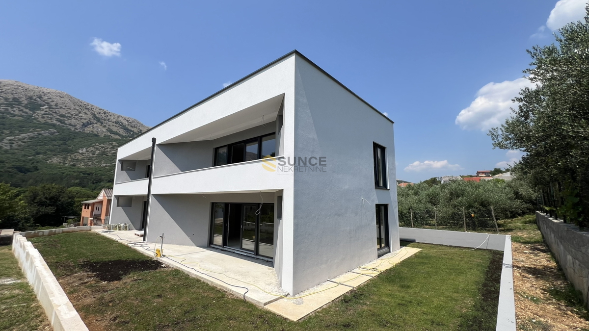 ISOLA DI KRK, BAŠKA, DINTORNI, nuovo appartamento al piano terra con giardino di 155 m2!
