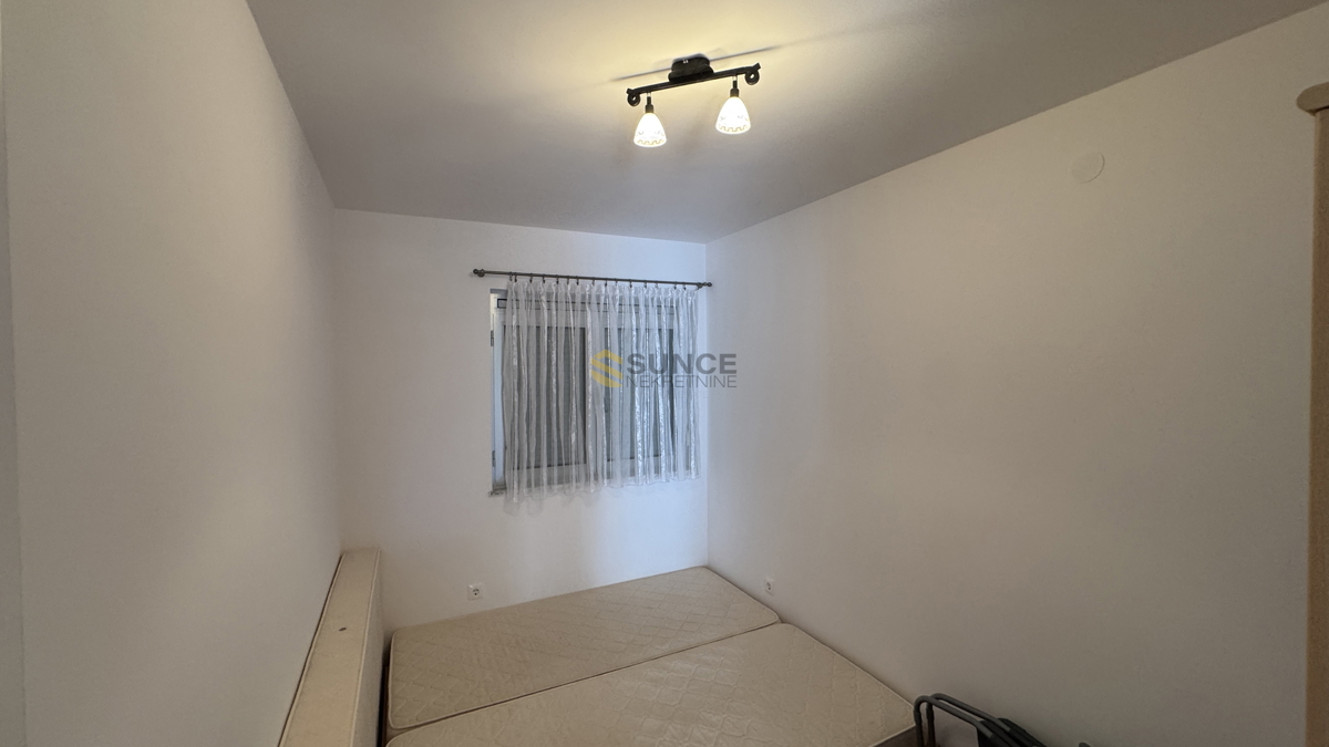 Città di Krk – appartamento arredato al piano terra con grande terrazza!