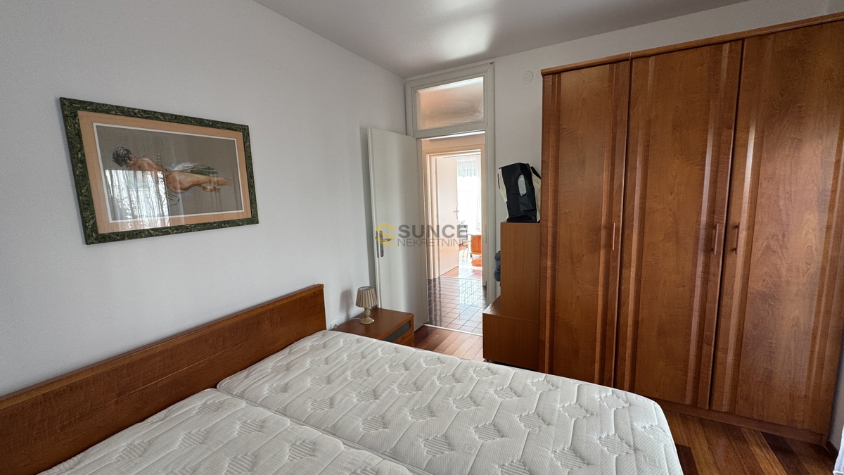 Città di Krk – appartamento arredato al piano terra con grande terrazza!