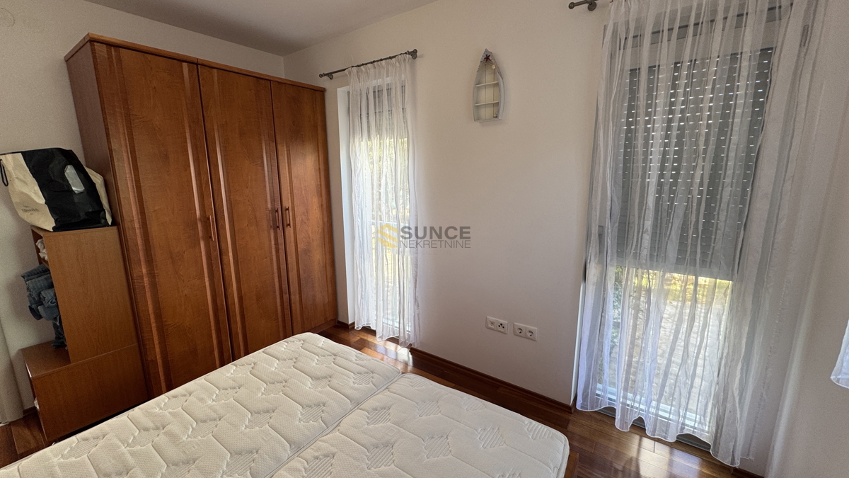 Città di Krk – appartamento arredato al piano terra con grande terrazza!