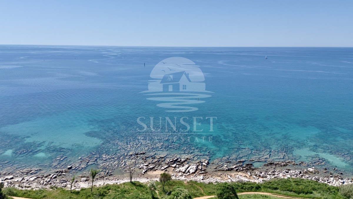 6.200 M² DI TERRENO EDIFICABILE IN PRIMA FILA SUL MARE – ZONA DI UMAGO