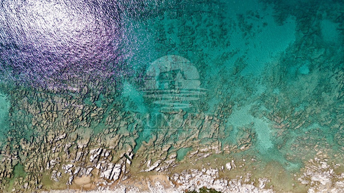 6.200 M² DI TERRENO EDIFICABILE IN PRIMA FILA SUL MARE – ZONA DI UMAGO