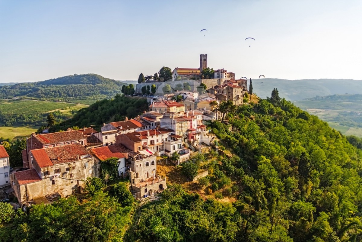 TERRENO EDIFICABILE CON VISTA SU MOTOVUN