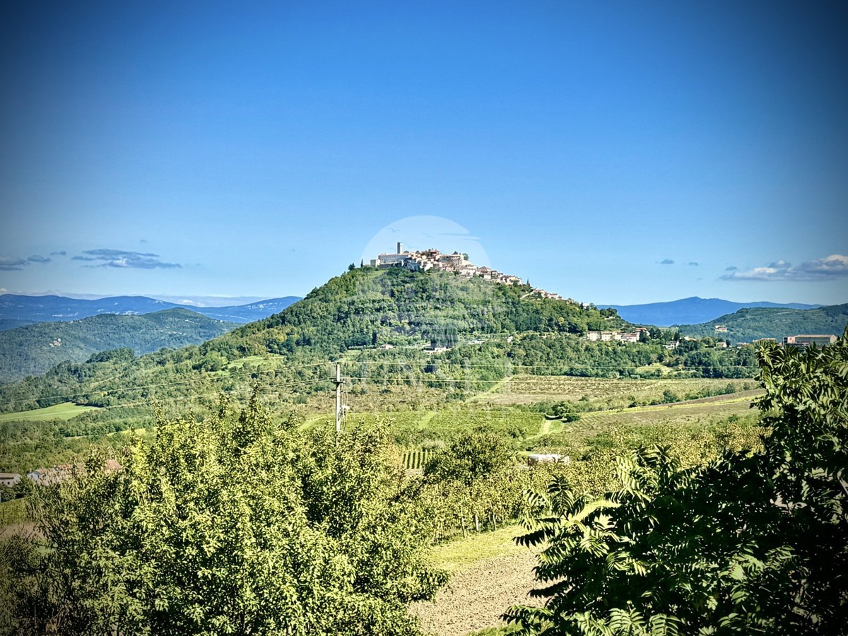 TERRENO EDIFICABILE CON VISTA SU MOTOVUN
