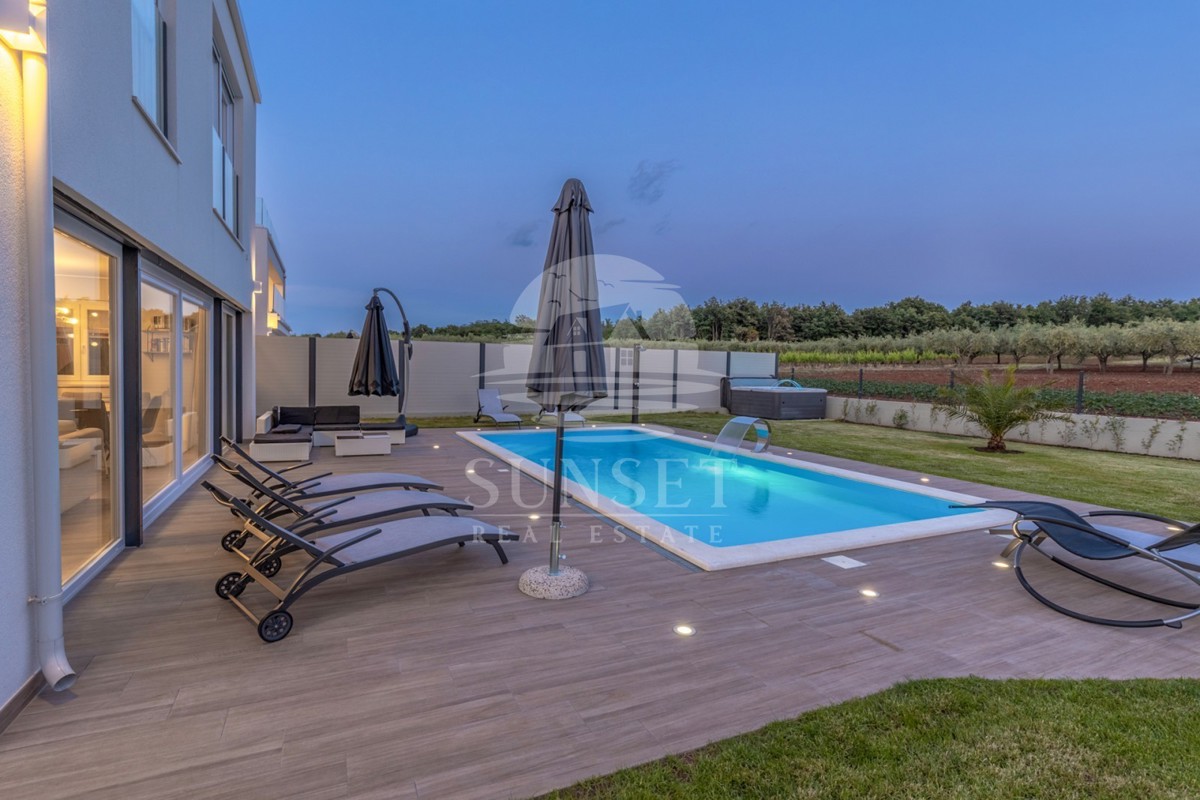 DINTORNI DI POREČ - VILLA LUXURY MODERNA CON PISCINA