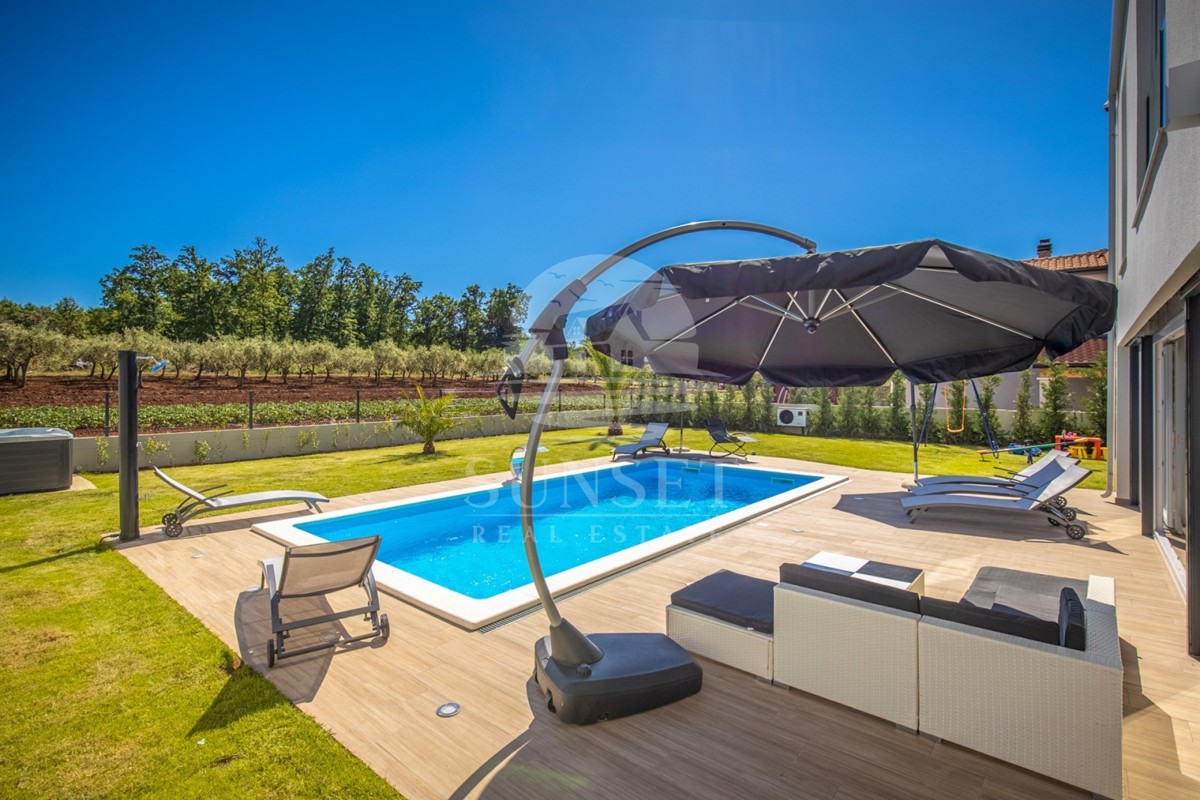 DINTORNI DI POREČ - VILLA LUXURY MODERNA CON PISCINA