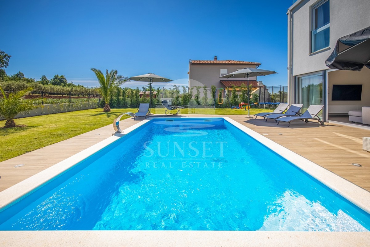 DINTORNI DI POREČ - VILLA LUXURY MODERNA CON PISCINA