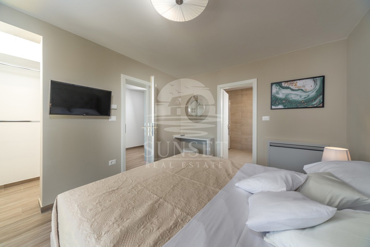 DINTORNI DI POREČ - VILLA LUXURY MODERNA CON PISCINA