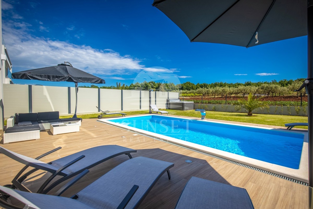 DINTORNI DI POREČ - VILLA LUXURY MODERNA CON PISCINA