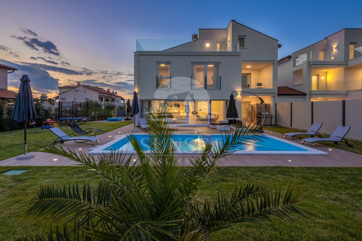 DINTORNI DI POREČ - VILLA LUXURY MODERNA CON PISCINA