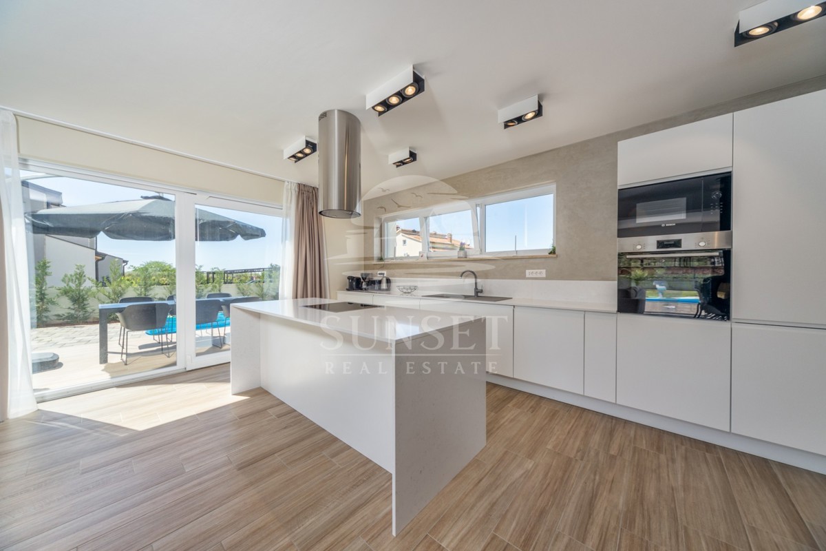 DINTORNI DI POREČ - VILLA LUXURY MODERNA CON PISCINA