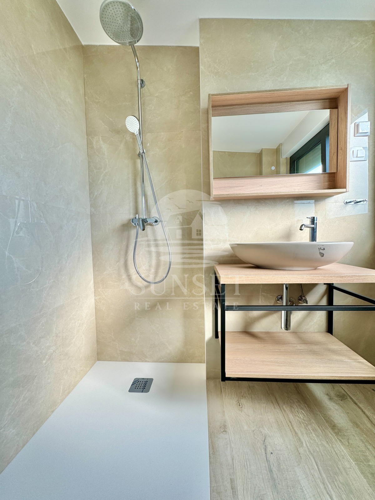 APPARTAMENTO MODERNO A SOLI 300 METRI DAL MARE (E2)