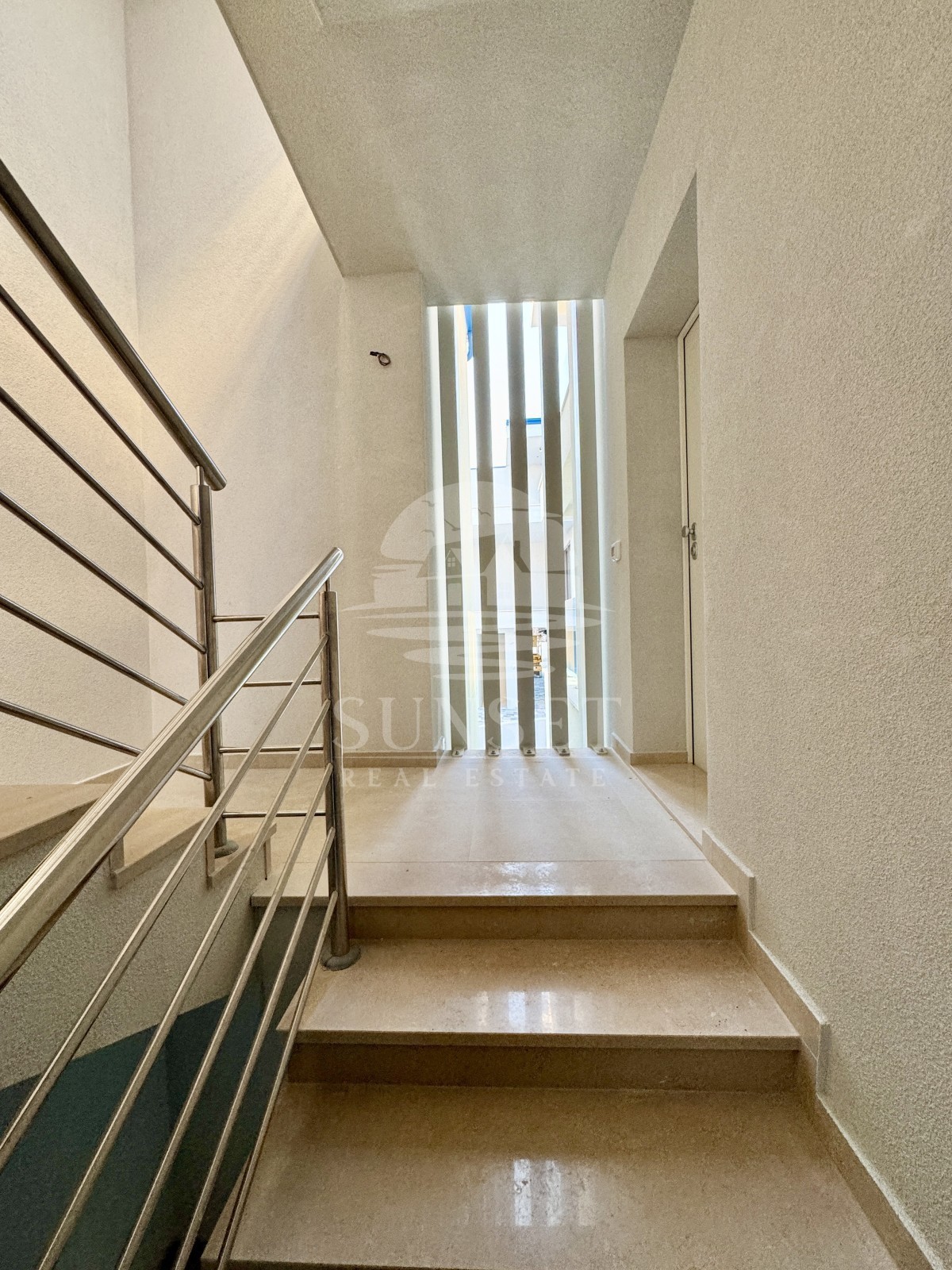 APPARTAMENTO MODERNO A SOLI 300 METRI DAL MARE (E2)