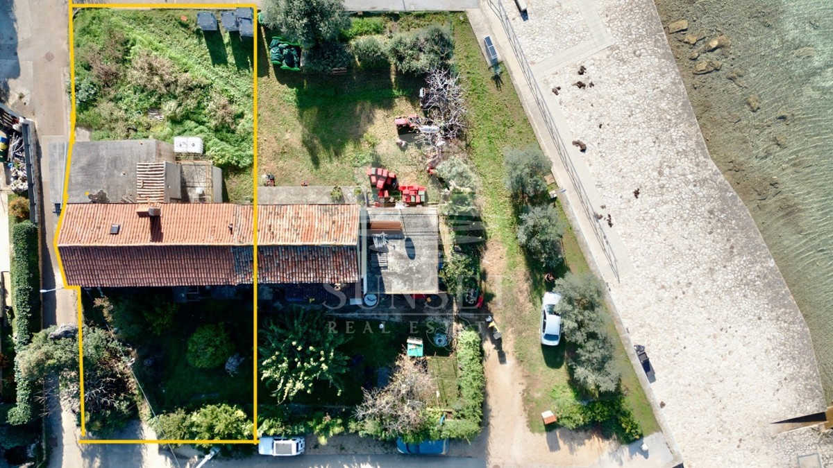 DINTORNI DI NOVIGRADO - CASA AUTOCTONA ISTRIANA CON GIARDINO A SOLI 30 METRI DAL MARE