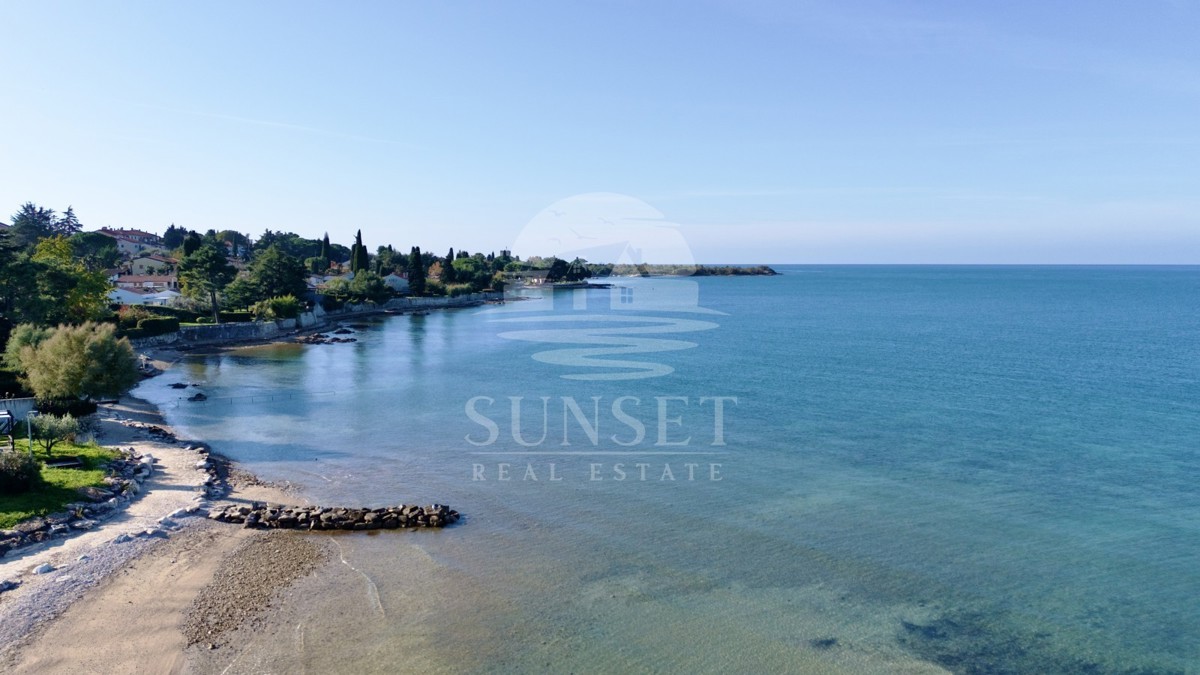 DINTORNI DI NOVIGRADO - CASA AUTOCTONA ISTRIANA CON GIARDINO A SOLI 30 METRI DAL MARE
