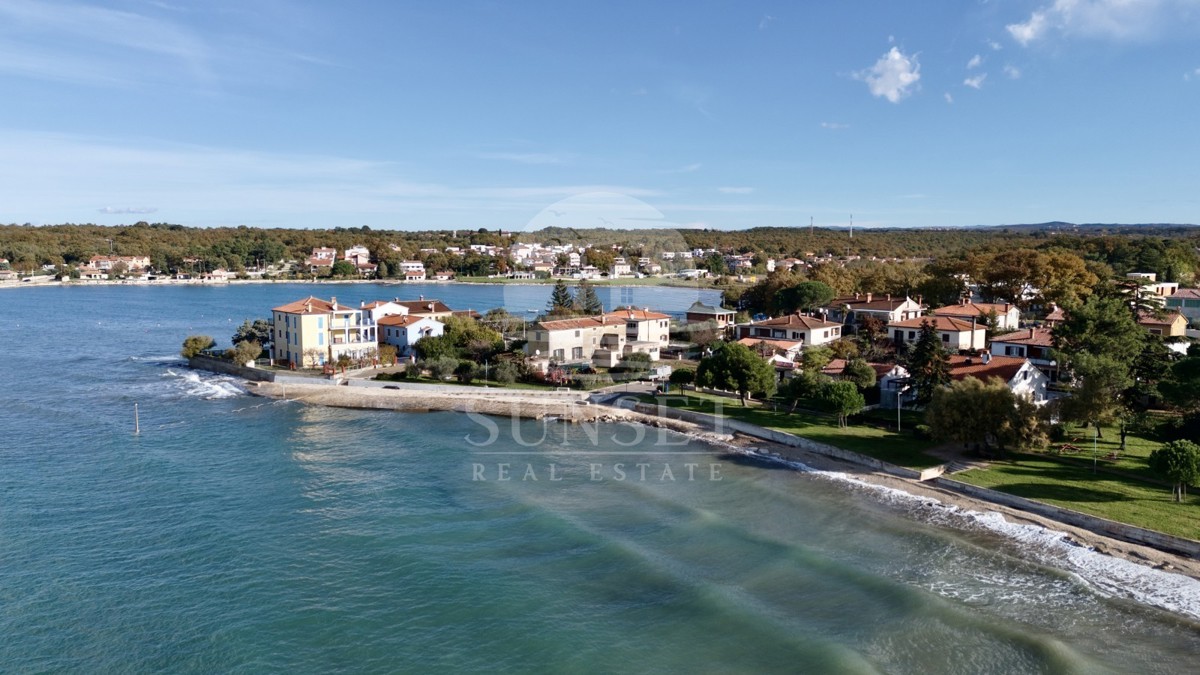 DINTORNI DI NOVIGRADO - CASA AUTOCTONA ISTRIANA CON GIARDINO A SOLI 30 METRI DAL MARE