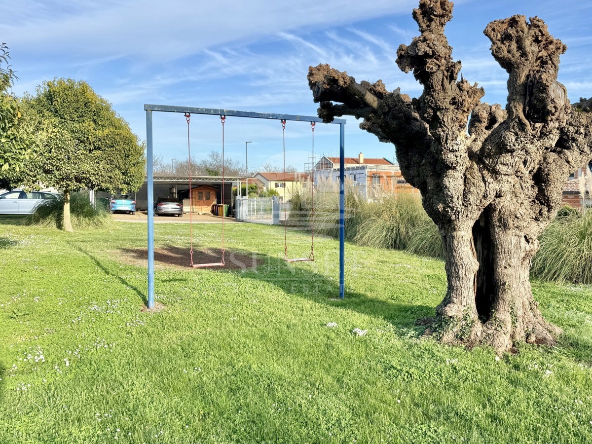 AMPIA PROPRIETÀ CON TRE UNITA ABITATIVE E AMPIO TERRENO VICINO AL MARE
