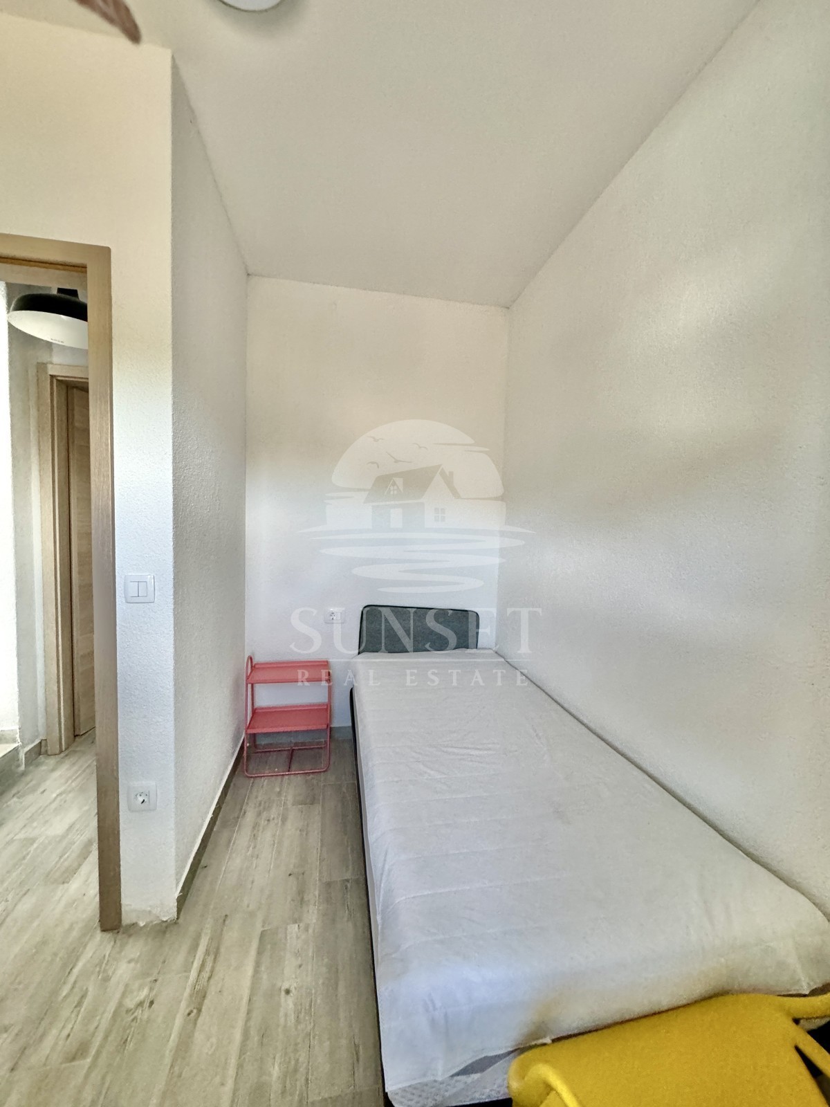 AFFASCINANTE CASA IN PIETRA ISTRIANA RISTRUTTURATA CON UNITÀ INDIPENDENTE AL PIANO TERRA E GIARDINO — VENDITA ESCLUSIVA