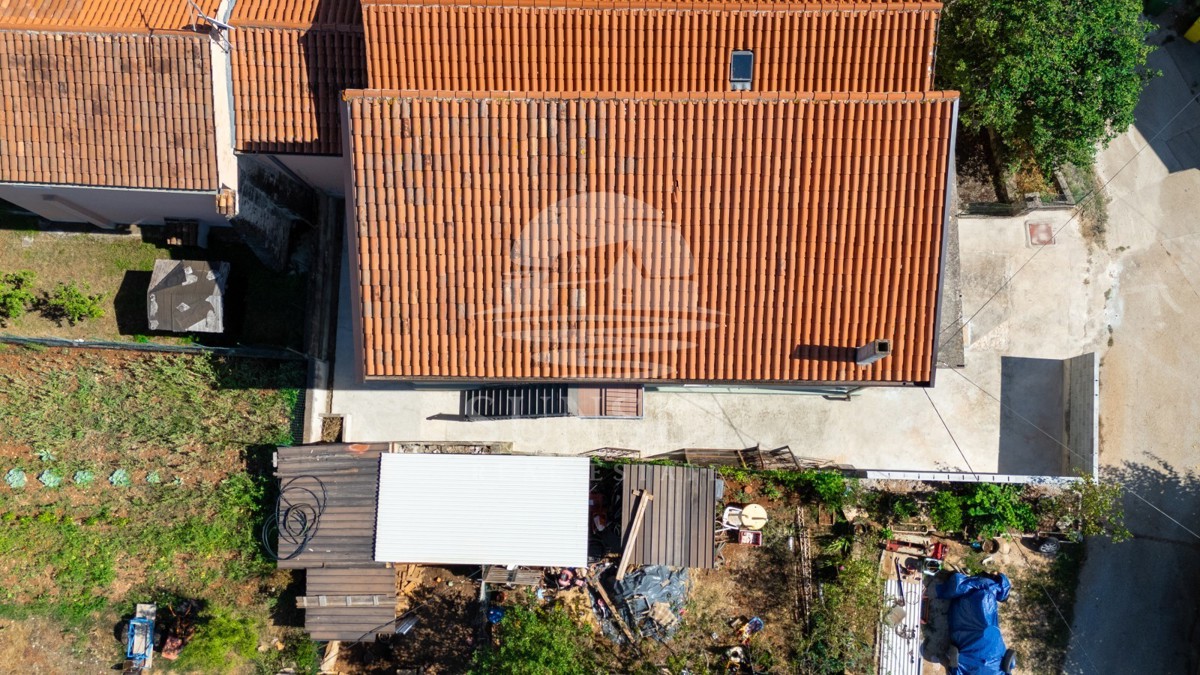 AFFASCINANTE CASA IN PIETRA ISTRIANA RISTRUTTURATA CON UNITÀ INDIPENDENTE AL PIANO TERRA E GIARDINO — VENDITA ESCLUSIVA