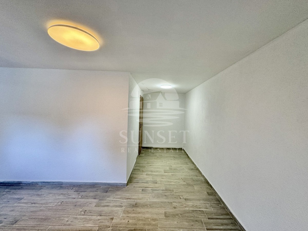 AFFASCINANTE CASA IN PIETRA ISTRIANA RISTRUTTURATA CON UNITÀ INDIPENDENTE AL PIANO TERRA E GIARDINO — VENDITA ESCLUSIVA