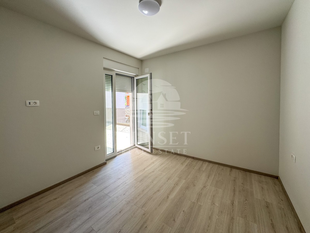 MODERNA CASA BIFAMILIARE DI ALTA QUALITÀ NELLA ZONA DI MOMJAN