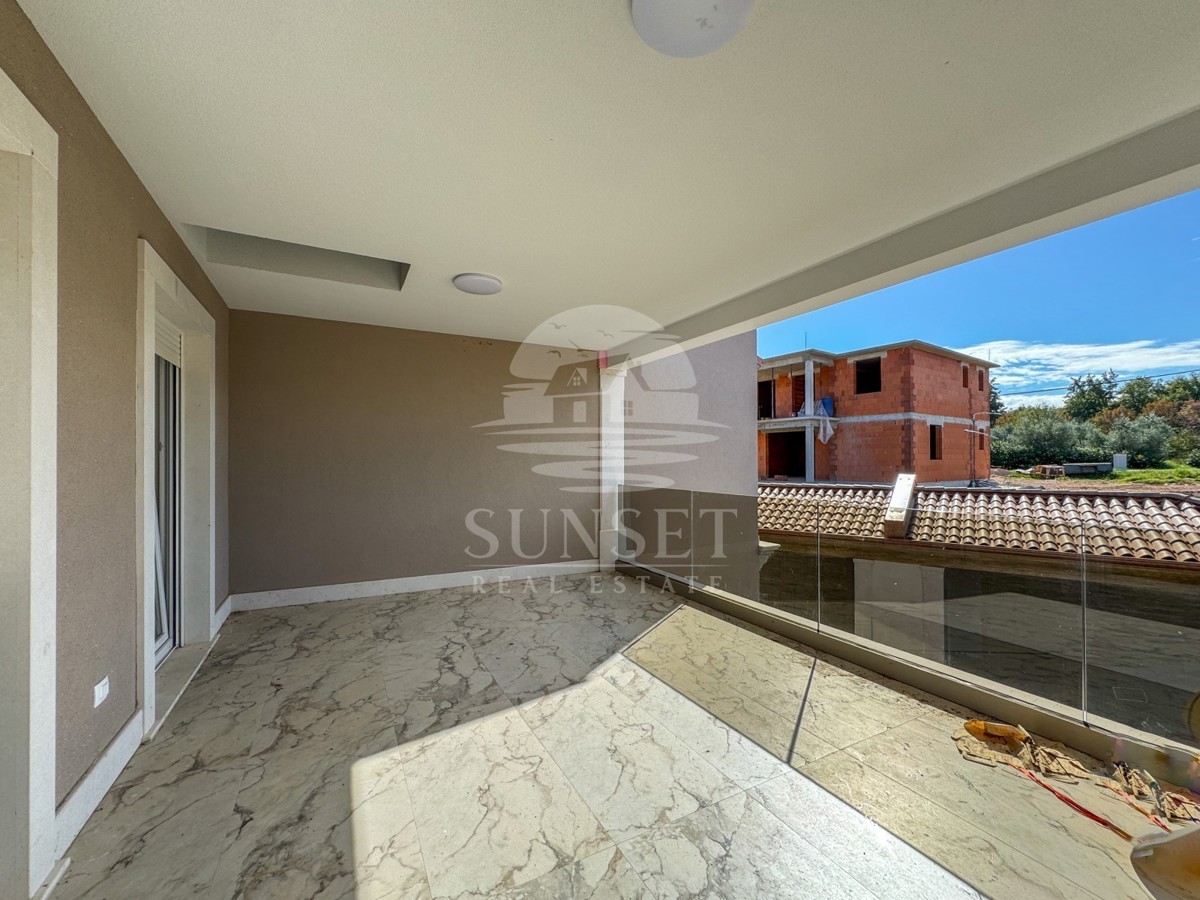 MODERNA CASA BIFAMILIARE DI ALTA QUALITÀ NELLA ZONA DI MOMJAN