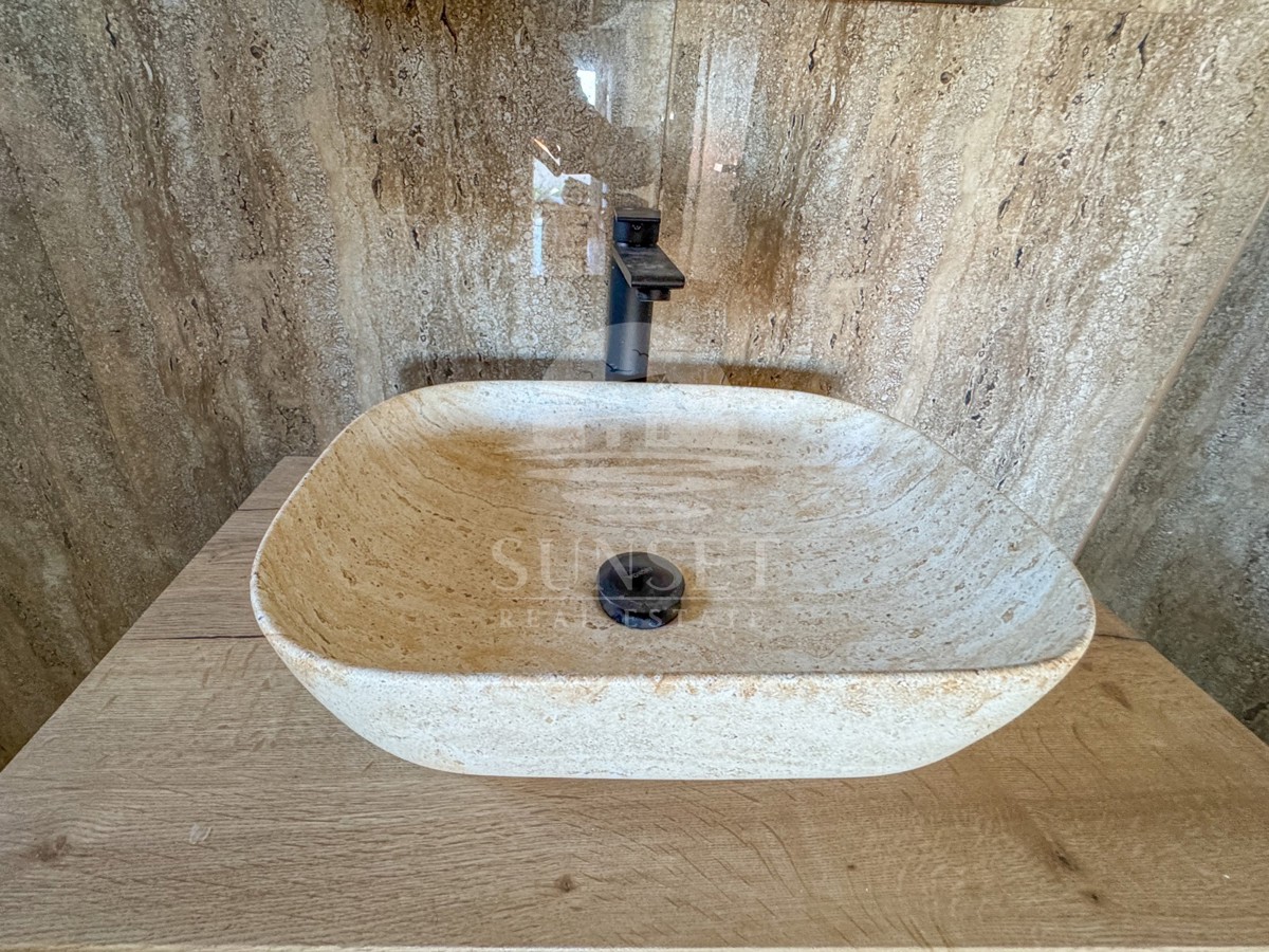 MODERNA CASA BIFAMILIARE DI ALTA QUALITÀ NELLA ZONA DI MOMJAN