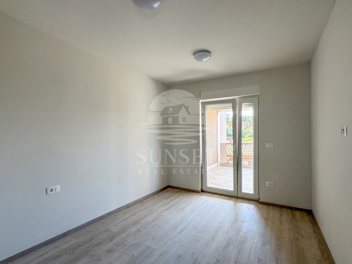 MODERNA CASA BIFAMILIARE DI ALTA QUALITÀ NELLA ZONA DI MOMJAN