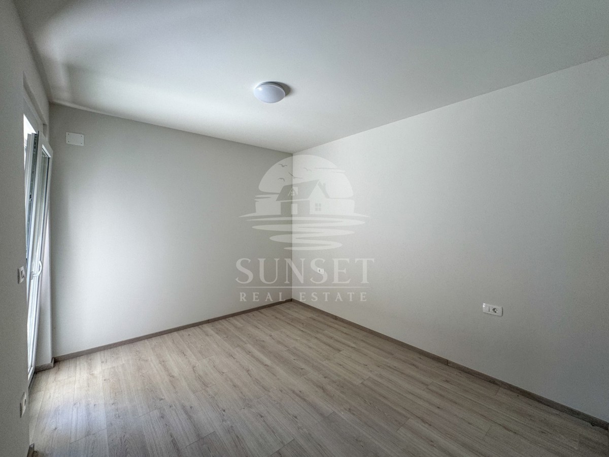 MODERNA CASA BIFAMILIARE DI ALTA QUALITÀ NELLA ZONA DI MOMJAN