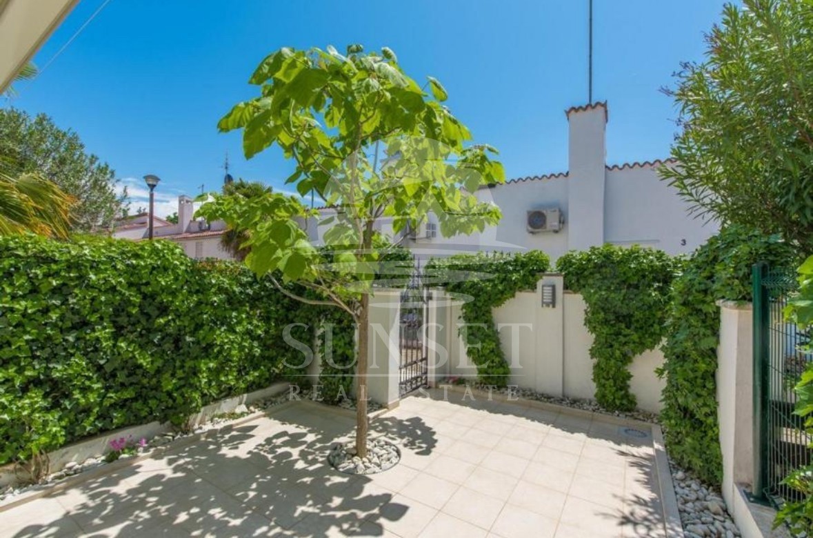 AFFASCINANTE CASA VICINO AL MARE CON VISTA MARE