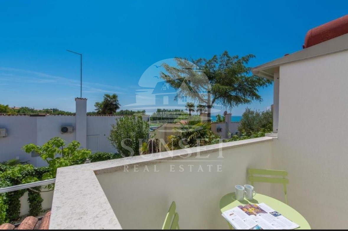 AFFASCINANTE CASA VICINO AL MARE CON VISTA MARE