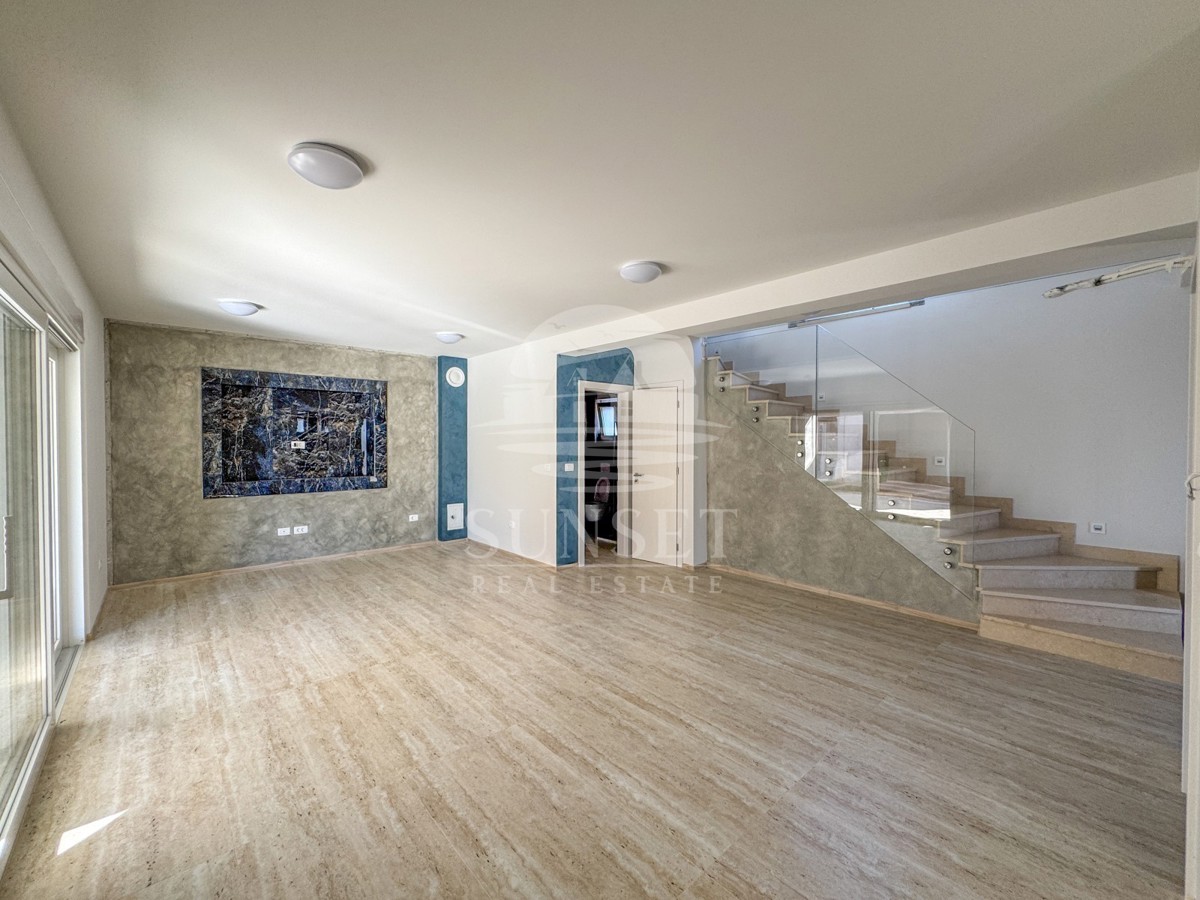 MODERNA CASA BIFAMILIARE DI ALTA QUALITÀ NELLA ZONA DI MOMJAN