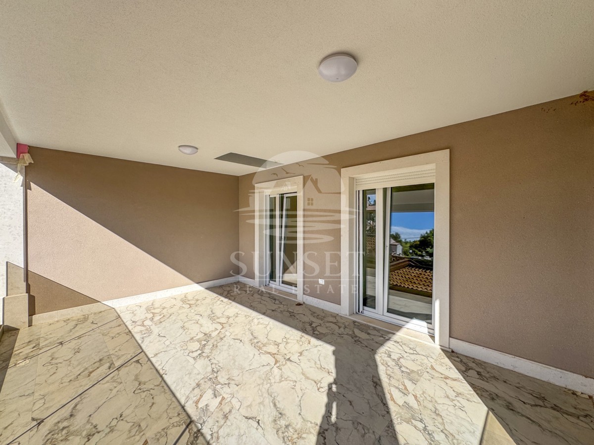 MODERNA CASA BIFAMILIARE DI ALTA QUALITÀ NELLA ZONA DI MOMJAN