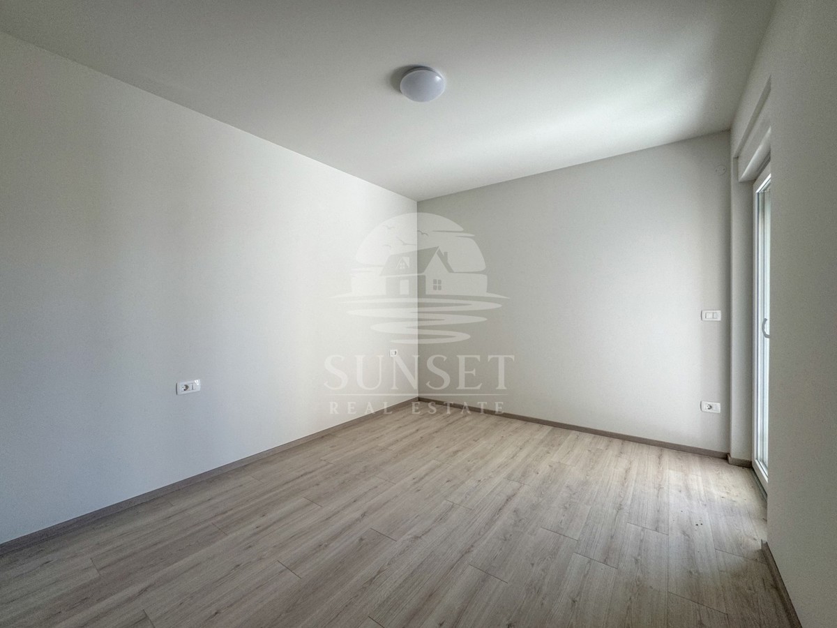 MODERNA CASA BIFAMILIARE DI ALTA QUALITÀ NELLA ZONA DI MOMJAN