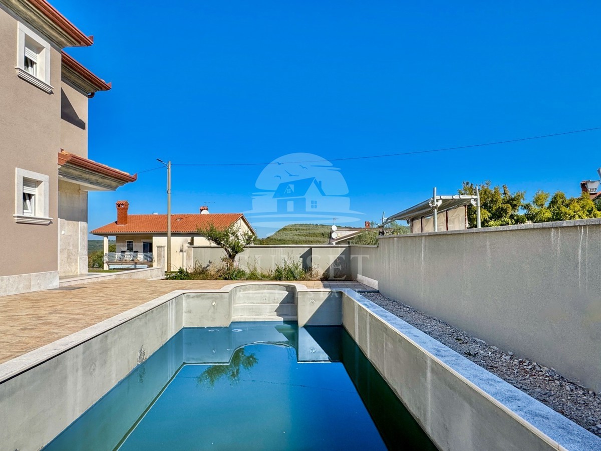 MODERNA CASA BIFAMILIARE DI ALTA QUALITÀ NELLA ZONA DI MOMJAN