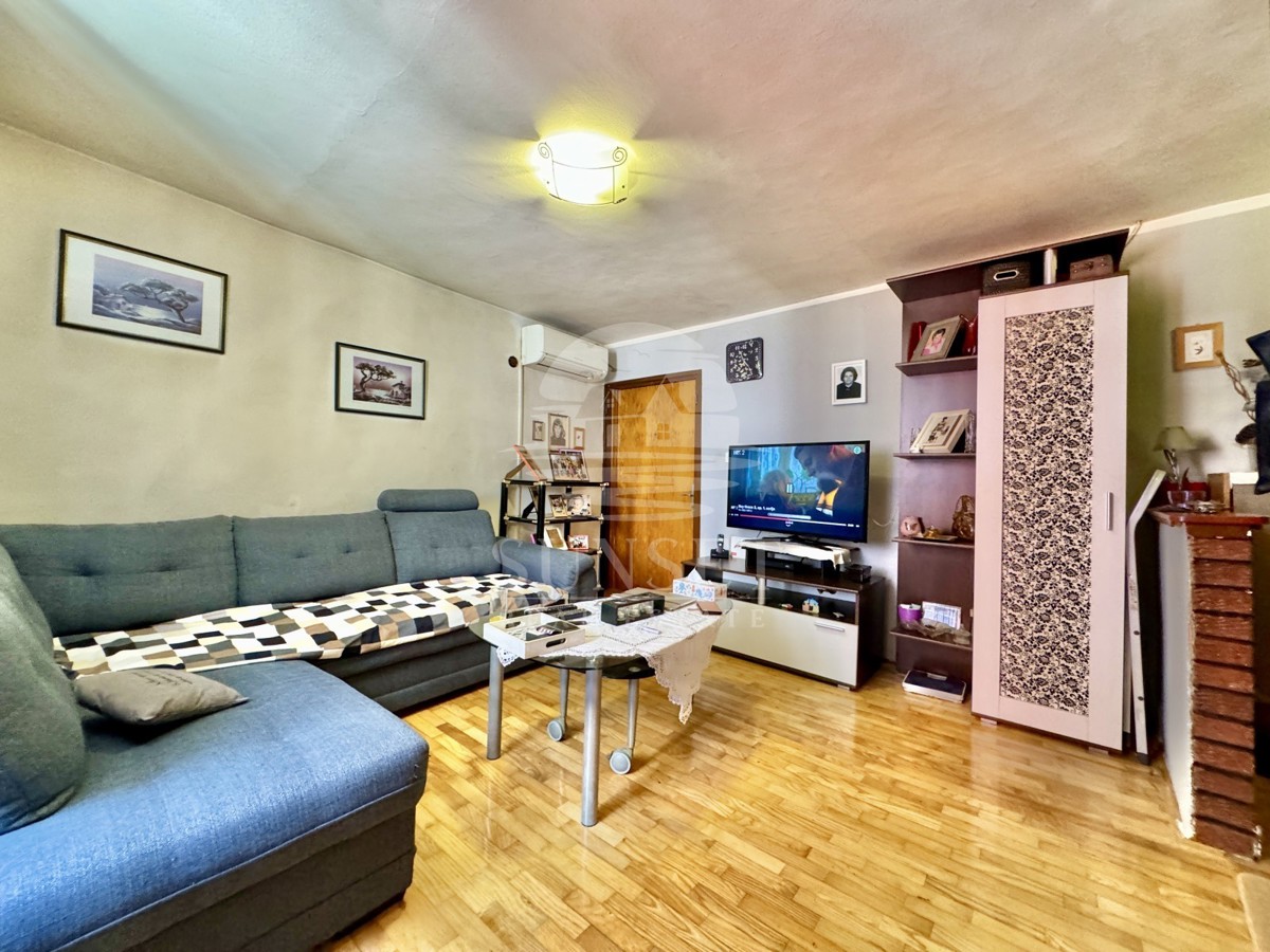 CASA A SCHIERA NEL CENTRO DI BUIE