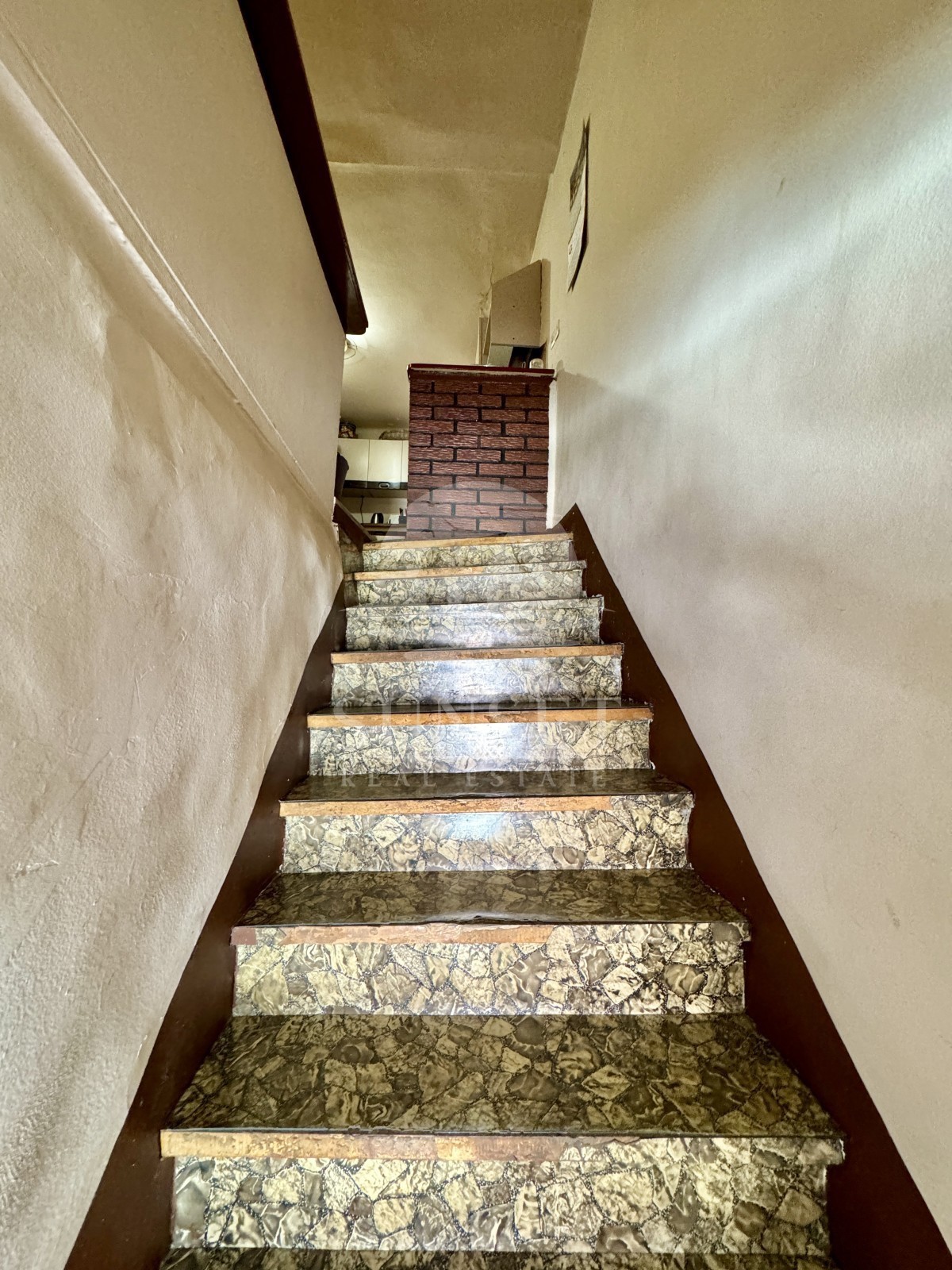 CASA A SCHIERA NEL CENTRO DI BUIE