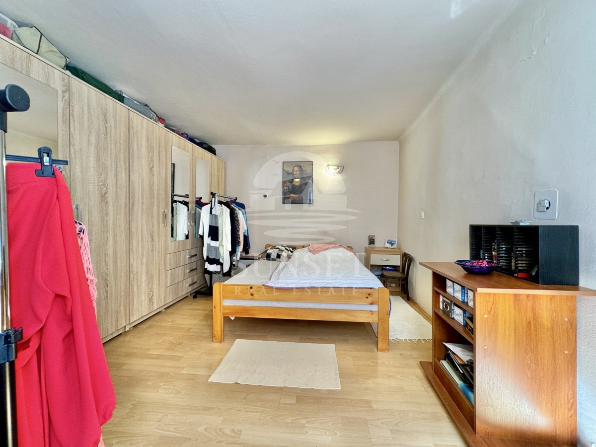 CASA A SCHIERA NEL CENTRO DI BUIE