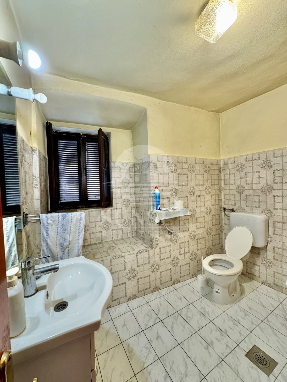 CASA A SCHIERA NEL CENTRO DI BUIE