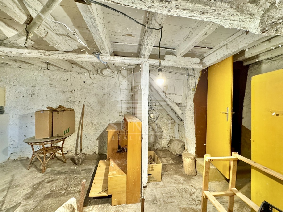 CASA A SCHIERA NEL CENTRO DI BUIE