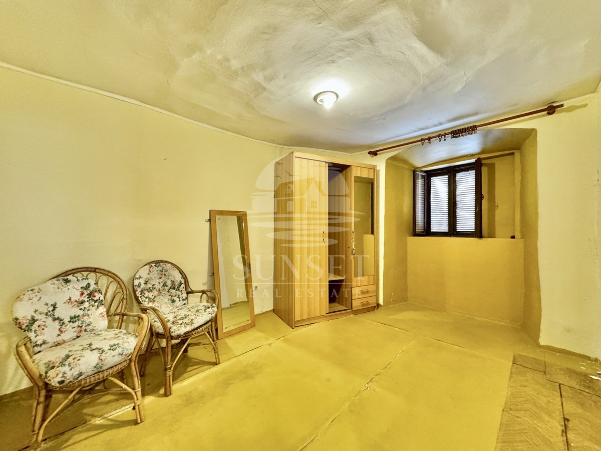 CASA A SCHIERA NEL CENTRO DI BUIE