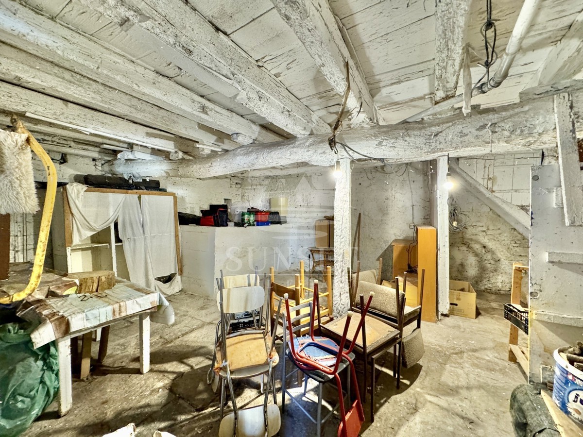 CASA A SCHIERA NEL CENTRO DI BUIE